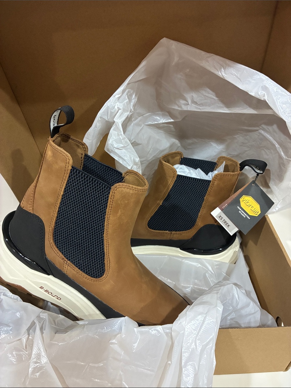 Women’s Chelsea Motion Boots in Brown and Black